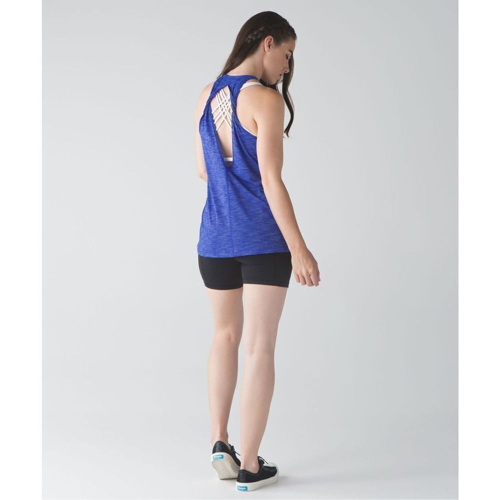 Lululemon trapeze twist back athletic tank top
Luon harbor blue size 6